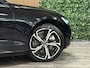Volvo V60 T6 AWD Recharge Plus Dark | Schuifdak | Adaptieve Cruise Control | Stoelverwarming voor+achter | Stuurwielverwarming | Parkeercamera | Pilot Assist | BLIS Dode Hoek Detectie | Elektrische voorstoelen geheugen | Lederen bekleding | Zitting verlenging voorstoelen | 19 Inch | Google Infotainment | Keyless Drive | Parkeersensoren voor+achter | Privacy Glass | Elektrisch bedienbare achterklep | DAB Radio | Apple Carplay/Android Auto | Volvo On Call met mobiele App functie | Onyx Black Metallic |