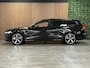 Volvo V60 T6 AWD Recharge Plus Dark | Schuifdak | Adaptieve Cruise Control | Stoelverwarming voor+achter | Stuurwielverwarming | Parkeercamera | Pilot Assist | BLIS Dode Hoek Detectie | Elektrische voorstoelen geheugen | Lederen bekleding | Zitting verlenging voorstoelen | 19 Inch | Google Infotainment | Keyless Drive | Parkeersensoren voor+achter | Privacy Glass | Elektrisch bedienbare achterklep | DAB Radio | Apple Carplay/Android Auto | Volvo On Call met mobiele App functie | Onyx Black Metallic |