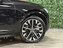 Volvo XC90 T8 AWD Recharge Ultra Dark | Full Option! | Bowers & Wilkins | Luchtvering | Stoelventilatie | Trekhaak | All Season banden | 360 Camera | Head-Up Display | Stoelmassage | 455pk | Adaptieve Cruise Control | Stoelverwarming voor+achter | Stuurwielverwarming | Schuifdak | 21 Inch | Full LED Matrix Meesturende koplampen | Gelamineerde/geluidwerende zijruiten | Pilot Assist | BLIS Dode Hoek Detectie | Alcantara hemelbekleding | Lederen handgrepen en zonnekleppen | Elektrische voorstoelen geheugen | Nappa Lederen bekleding | Zitting verlenging voorstoelen | Lederen Dashboard | Google Infotainment | Keyless Drive | Parkeersensoren voor+achter | Elektrisch bedienbare achterklep | Geïntegreerde zongordijnen achterportieren | Geïntegreerd kinderzitje achterin | Verlichte instaplijsten | 7-Persoons | 4-Zone Climate Control | DAB Radio | Apple Carplay/Android Auto | Alarm Klasse III | Draadloos telefoon opladen | Volvo On Call met mobiele App functie | Onyx Black Metallic |