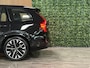 Volvo XC90 T8 AWD Recharge Ultra Dark | Full Option! | Bowers & Wilkins | Luchtvering | Stoelventilatie | Trekhaak | All Season banden | 360 Camera | Head-Up Display | Stoelmassage | 455pk | Adaptieve Cruise Control | Stoelverwarming voor+achter | Stuurwielverwarming | Schuifdak | 21 Inch | Full LED Matrix Meesturende koplampen | Gelamineerde/geluidwerende zijruiten | Pilot Assist | BLIS Dode Hoek Detectie | Alcantara hemelbekleding | Lederen handgrepen en zonnekleppen | Elektrische voorstoelen geheugen | Nappa Lederen bekleding | Zitting verlenging voorstoelen | Lederen Dashboard | Google Infotainment | Keyless Drive | Parkeersensoren voor+achter | Elektrisch bedienbare achterklep | Geïntegreerde zongordijnen achterportieren | Geïntegreerd kinderzitje achterin | Verlichte instaplijsten | 7-Persoons | 4-Zone Climate Control | DAB Radio | Apple Carplay/Android Auto | Alarm Klasse III | Draadloos telefoon opladen | Volvo On Call met mobiele App functie | Onyx Black Metallic |