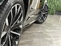 Volvo XC90 T8 AWD Recharge Ultra Dark | Full Option! | Bowers & Wilkins | Luchtvering | Stoelventilatie | Trekhaak | All Season banden | 360 Camera | Head-Up Display | Stoelmassage | 455pk | Adaptieve Cruise Control | Stoelverwarming voor+achter | Stuurwielverwarming | Schuifdak | 21 Inch | Full LED Matrix Meesturende koplampen | Gelamineerde/geluidwerende zijruiten | Pilot Assist | BLIS Dode Hoek Detectie | Alcantara hemelbekleding | Lederen handgrepen en zonnekleppen | Elektrische voorstoelen geheugen | Nappa Lederen bekleding | Zitting verlenging voorstoelen | Lederen Dashboard | Google Infotainment | Keyless Drive | Parkeersensoren voor+achter | Elektrisch bedienbare achterklep | Geïntegreerde zongordijnen achterportieren | Geïntegreerd kinderzitje achterin | Verlichte instaplijsten | 7-Persoons | 4-Zone Climate Control | DAB Radio | Apple Carplay/Android Auto | Alarm Klasse III | Draadloos telefoon opladen | Volvo On Call met mobiele App functie | Onyx Black Metallic |