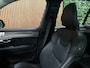 Volvo XC90 T8 AWD Recharge Ultra Dark | Full Option! | Bowers & Wilkins | Luchtvering | Stoelventilatie | Trekhaak | All Season banden | 360 Camera | Head-Up Display | Stoelmassage | 455pk | Adaptieve Cruise Control | Stoelverwarming voor+achter | Stuurwielverwarming | Schuifdak | 21 Inch | Full LED Matrix Meesturende koplampen | Gelamineerde/geluidwerende zijruiten | Pilot Assist | BLIS Dode Hoek Detectie | Alcantara hemelbekleding | Lederen handgrepen en zonnekleppen | Elektrische voorstoelen geheugen | Nappa Lederen bekleding | Zitting verlenging voorstoelen | Lederen Dashboard | Google Infotainment | Keyless Drive | Parkeersensoren voor+achter | Elektrisch bedienbare achterklep | Geïntegreerde zongordijnen achterportieren | Geïntegreerd kinderzitje achterin | Verlichte instaplijsten | 7-Persoons | 4-Zone Climate Control | DAB Radio | Apple Carplay/Android Auto | Alarm Klasse III | Draadloos telefoon opladen | Volvo On Call met mobiele App functie | Onyx Black Metallic |