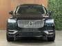 Volvo XC90 T8 AWD Recharge Ultimate Bright | Luchtvering | Trekhaak | 360 Camera | Head-Up Display | 455pk | Harman Kardon | Adaptieve Cruise Control | Stoelverwarming voor+achter | Stuurwielverwarming | Schuifdak | 20 Inch | Full LED Meesturende koplampen | Pilot Assist | BLIS Dode Hoek Detectie | Standkachel met Volvo On Call App | Alcantara hemelbekleding | Lederen handgrepen en zonnekleppen | Elektrische voorstoelen geheugen | Zitting verlenging voorstoelen | Lederen Dashboard | Google Infotainment | Keyless Drive | Parkeersensoren voor+achter | Privacy Glass | Elektrisch bedienbare achterklep | Geïntegreerde zongordijnen achterportieren | Geïntegreerd kinderzitje achterin | Verlichte instaplijsten | 7-Persoons | 4-Zone Climate Control | DAB Radio | Apple Carplay/Android Auto | Draadloos telefoon opladen | Volvo On Call met mobiele App functie | Onyx Black Metallic |