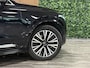 Volvo XC90 T8 AWD Recharge Ultimate Bright | Luchtvering | Trekhaak | 360 Camera | Head-Up Display | 455pk | Harman Kardon | Adaptieve Cruise Control | Stoelverwarming voor+achter | Stuurwielverwarming | Schuifdak | 20 Inch | Full LED Meesturende koplampen | Pilot Assist | BLIS Dode Hoek Detectie | Standkachel met Volvo On Call App | Alcantara hemelbekleding | Lederen handgrepen en zonnekleppen | Elektrische voorstoelen geheugen | Zitting verlenging voorstoelen | Lederen Dashboard | Google Infotainment | Keyless Drive | Parkeersensoren voor+achter | Privacy Glass | Elektrisch bedienbare achterklep | Geïntegreerde zongordijnen achterportieren | Geïntegreerd kinderzitje achterin | Verlichte instaplijsten | 7-Persoons | 4-Zone Climate Control | DAB Radio | Apple Carplay/Android Auto | Draadloos telefoon opladen | Volvo On Call met mobiele App functie | Onyx Black Metallic |