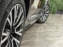 Volvo XC90 T8 AWD Recharge Ultimate Bright | Luchtvering | Trekhaak | 360 Camera | Head-Up Display | 455pk | Harman Kardon | Adaptieve Cruise Control | Stoelverwarming voor+achter | Stuurwielverwarming | Schuifdak | 20 Inch | Full LED Meesturende koplampen | Pilot Assist | BLIS Dode Hoek Detectie | Standkachel met Volvo On Call App | Alcantara hemelbekleding | Lederen handgrepen en zonnekleppen | Elektrische voorstoelen geheugen | Zitting verlenging voorstoelen | Lederen Dashboard | Google Infotainment | Keyless Drive | Parkeersensoren voor+achter | Privacy Glass | Elektrisch bedienbare achterklep | Geïntegreerde zongordijnen achterportieren | Geïntegreerd kinderzitje achterin | Verlichte instaplijsten | 7-Persoons | 4-Zone Climate Control | DAB Radio | Apple Carplay/Android Auto | Draadloos telefoon opladen | Volvo On Call met mobiele App functie | Onyx Black Metallic |