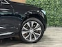 Volvo XC60 T6 AWD Recharge Ultimate Bright Long Range | Luchtvering | Trekhaak | Head-Up Display | Harman Kardon | Parkeercamera | Adaptieve Cruise Control | Stoelverwarming | Stuurwielverwarming | Schuifdak | Full LED Meesturende koplampen | Pilot Assist | Standkachel met Volvo On Call App | Elektrische voorstoelen geheugen | Lederen bekleding | Zitting verlenging voorstoelen | Lederen dashboard | 20 Inch | Google Infotainment | Keyless Drive | Parkeersensoren voor+achter | Elektrisch bedienbare achterklep | DAB Radio | Apple Carplay/Android Auto | Draadloos telefoon opladen | Volvo On Call met mobiele App functie | Onyx Black Metallic |