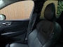 Volvo XC60 T6 AWD Recharge Ultimate Bright Long Range | Luchtvering | Trekhaak | Head-Up Display | Harman Kardon | Parkeercamera | Adaptieve Cruise Control | Stoelverwarming | Stuurwielverwarming | Schuifdak | Full LED Meesturende koplampen | Pilot Assist | Standkachel met Volvo On Call App | Elektrische voorstoelen geheugen | Lederen bekleding | Zitting verlenging voorstoelen | Lederen dashboard | 20 Inch | Google Infotainment | Keyless Drive | Parkeersensoren voor+achter | Elektrisch bedienbare achterklep | DAB Radio | Apple Carplay/Android Auto | Draadloos telefoon opladen | Volvo On Call met mobiele App functie | Onyx Black Metallic |