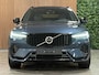 Volvo XC60 T8 AWD Recharge Plus Dark | Luchtvering | Trekhaak | 360° Camera | Harman Kardon | 455pk | Adaptieve Cruise Control | Stoelverwarming voor+achter | Stuurwielverwarming | Full LED Meesturende koplampen | Pilot Assist | BLIS Dode Hoek Detectie | Standkachel met Volvo On Call App | Elektrische voorstoelen geheugen | R-Design Contour stoelen met wit stiksel en bies | Zitting verlenging voorstoelen | Schuifdak | 20 Inch | Google Infotainment | Keyless Drive | Parkeersensoren voor+achter | Elektrisch bedienbare achterklep | DAB Radio | Apple Carplay/Android Auto | Draadloos telefoon opladen | Volvo On Call met mobiele App functie | Denim Blue Metallic |