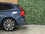 Volvo XC60 T8 AWD Recharge Plus Dark | Luchtvering | Trekhaak | 360° Camera | Harman Kardon | 455pk | Adaptieve Cruise Control | Stoelverwarming voor+achter | Stuurwielverwarming | Full LED Meesturende koplampen | Pilot Assist | BLIS Dode Hoek Detectie | Standkachel met Volvo On Call App | Elektrische voorstoelen geheugen | R-Design Contour stoelen met wit stiksel en bies | Zitting verlenging voorstoelen | Schuifdak | 20 Inch | Google Infotainment | Keyless Drive | Parkeersensoren voor+achter | Elektrisch bedienbare achterklep | DAB Radio | Apple Carplay/Android Auto | Draadloos telefoon opladen | Volvo On Call met mobiele App functie | Denim Blue Metallic |