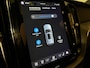 Volvo XC60 T8 AWD Recharge Plus Dark | Luchtvering | Trekhaak | 360° Camera | Harman Kardon | 455pk | Adaptieve Cruise Control | Stoelverwarming voor+achter | Stuurwielverwarming | Full LED Meesturende koplampen | Pilot Assist | BLIS Dode Hoek Detectie | Standkachel met Volvo On Call App | Elektrische voorstoelen geheugen | R-Design Contour stoelen met wit stiksel en bies | Zitting verlenging voorstoelen | Schuifdak | 20 Inch | Google Infotainment | Keyless Drive | Parkeersensoren voor+achter | Elektrisch bedienbare achterklep | DAB Radio | Apple Carplay/Android Auto | Draadloos telefoon opladen | Volvo On Call met mobiele App functie | Denim Blue Metallic |