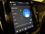 Volvo XC60 T8 AWD Recharge Plus Dark | Luchtvering | Trekhaak | 360° Camera | Harman Kardon | 455pk | Adaptieve Cruise Control | Stoelverwarming voor+achter | Stuurwielverwarming | Full LED Meesturende koplampen | Pilot Assist | BLIS Dode Hoek Detectie | Standkachel met Volvo On Call App | Elektrische voorstoelen geheugen | R-Design Contour stoelen met wit stiksel en bies | Zitting verlenging voorstoelen | Schuifdak | 20 Inch | Google Infotainment | Keyless Drive | Parkeersensoren voor+achter | Elektrisch bedienbare achterklep | DAB Radio | Apple Carplay/Android Auto | Draadloos telefoon opladen | Volvo On Call met mobiele App functie | Denim Blue Metallic |