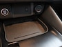 Nissan Qashqai 1.3 MHEV Xtronic Premiere Edition Apple Carplay/Android Auto, Cruise control adaptief, dodehoekdetectie met correctie, Parkeersensor voor en achter Combineert een ruime, comfortabele uitstraling met een luxe afwerking. Dankzij de soepele Xtronic-automaat en moderne hybride techniek rijdt deze Qashqai heerlijk ontspannen en efficiënt. Een