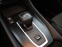 Nissan Qashqai 1.3 MHEV Xtronic Premiere Edition Apple Carplay/Android Auto, Cruise control adaptief, dodehoekdetectie met correctie, Parkeersensor voor en achter Combineert een ruime, comfortabele uitstraling met een luxe afwerking. Dankzij de soepele Xtronic-automaat en moderne hybride techniek rijdt deze Qashqai heerlijk ontspannen en efficiënt. Een