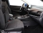 Nissan Qashqai 1.3 MHEV Xtronic Premiere Edition Apple Carplay/Android Auto, Cruise control adaptief, dodehoekdetectie met correctie, Parkeersensor voor en achter Combineert een ruime, comfortabele uitstraling met een luxe afwerking. Dankzij de soepele Xtronic-automaat en moderne hybride techniek rijdt deze Qashqai heerlijk ontspannen en efficiënt. Een