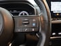 Nissan Qashqai 1.3 MHEV Xtronic Premiere Edition Apple Carplay/Android Auto, Cruise control adaptief, dodehoekdetectie met correctie, Parkeersensor voor en achter Combineert een ruime, comfortabele uitstraling met een luxe afwerking. Dankzij de soepele Xtronic-automaat en moderne hybride techniek rijdt deze Qashqai heerlijk ontspannen en efficiënt. Een