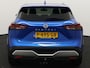 Nissan Qashqai 1.3 MHEV Xtronic Premiere Edition Apple Carplay/Android Auto, Cruise control adaptief, dodehoekdetectie met correctie, Parkeersensor voor en achter Combineert een ruime, comfortabele uitstraling met een luxe afwerking. Dankzij de soepele Xtronic-automaat en moderne hybride techniek rijdt deze Qashqai heerlijk ontspannen en efficiënt. Een
