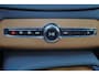 Volvo XC90 T8 Recharge AWD Inscription - Panorama/schuifdak - IntelliSafe Assist & Surround - 360º Camera - Harman/Kardon audio - Adaptieve LED koplampen - Verwarmde voorstoelen & stuur - Parkeersensoren voor & achter - Elektr. bedienb. voorstoelen met geheugen - Draadloze tel. lader - Standkachel - Extra getint glas - Inklapbare trekhaak - 20' LMV