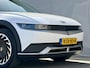 Hyundai Ioniq 5 Connect + 77.4 kWh met aanvullende optie's / SOH 100% / Dealer Onderhouden / WLTP 507 km / CCS Snel Laden / Lederen Bekleding / Stoelventilatie / Elektr. Voorstoelen / Stuur-, Stoel- & Achterbankverwarming / Navi / Apple Carplay & Android Auto / 19" LM wielen /