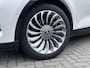 Voyah Free Flagship | Black Line Exterieur | Panoramadak | Dynaudio Hi-Fi | 360° Camera | Luchtvering | Adaptieve Cruise Control | Dodehoekassistent | Apple CarPlay | Android Auto | Elektrisch Verstelbare Stoelen + Massage | Stoelverwarming | Stoelventilatie | Sfeerverlichting | Elektrische Achterklep