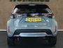 Toyota Yaris Cross 1.5 Hybrid 130 Launch Edition - ORIGINEEL NEDERLANDSE AUTO - HEAD-UP DISPLAY - ELEKTRISCHE ACHTERKLEP - DODEHOEK DETECTIE - PARKEERSENSOREN VOOR & ACHTER - JBL GELUIDINSTALLATIE - STOEL & STUUR VERWARMING - DRAADLOZE TELEFOONLADER