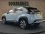 Toyota Yaris Cross 1.5 Hybrid 130 Launch Edition - ORIGINEEL NEDERLANDSE AUTO - HEAD-UP DISPLAY - ELEKTRISCHE ACHTERKLEP - DODEHOEK DETECTIE - PARKEERSENSOREN VOOR & ACHTER - JBL GELUIDINSTALLATIE - STOEL & STUUR VERWARMING - DRAADLOZE TELEFOONLADER