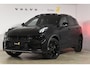 Lynk & Co 01 276PK Automaat More / Adaptive cruise control / Leren bekleding / Elektrisch verstelbare stoelen / Schuif- kanteldak / Stoel- en stuurverwarming / Parkeersensoren V+A / 360 Graden Camera / Elektrische achterklep / 20" lichtmetalen velgen