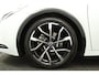 Toyota Prius 2.0 Plug-in Hybrid 220 Executive | Panoramadak | Dealeronderhouden | Stoelverwarming | 10 Jaar Garantie! |