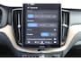 Volvo XC60 2.0 T6 Plug-in hybrid AWD Ultra Dark Luchtvering / Panoramisch schuif-kanteldak / Semi elektrisch wegklapbare trekhaak / Harman Kardon Audio