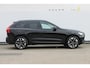 Volvo XC60 2.0 T6 Plug-in hybrid AWD Ultra Dark Luchtvering / Panoramisch schuif-kanteldak / Semi elektrisch wegklapbare trekhaak / Harman Kardon Audio