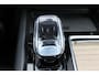 Volvo XC60 2.0 T6 Plug-in hybrid AWD Ultra Dark Luchtvering / Panoramisch schuif-kanteldak / Semi elektrisch wegklapbare trekhaak / Harman Kardon Audio