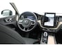 Volvo XC60 2.0 T6 Plug-in hybrid AWD Ultra Dark Luchtvering / Panoramisch schuif-kanteldak / Semi elektrisch wegklapbare trekhaak / Harman Kardon Audio