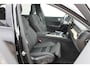 Volvo XC60 2.0 T6 Plug-in hybrid AWD Ultra Dark Luchtvering / Panoramisch schuif-kanteldak / Semi elektrisch wegklapbare trekhaak / Harman Kardon Audio