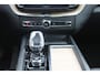 Volvo XC60 2.0 T6 Plug-in hybrid AWD Ultra Dark Luchtvering / Panoramisch schuif-kanteldak / Semi elektrisch wegklapbare trekhaak / Harman Kardon Audio