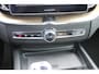 Volvo XC60 2.0 T6 Plug-in hybrid AWD Ultra Dark Luchtvering / Panoramisch schuif-kanteldak / Semi elektrisch wegklapbare trekhaak / Harman Kardon Audio