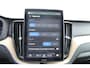 Volvo XC60 2.0 T6 Plug-in hybrid AWD Ultra Dark Luchtvering / Panoramisch schuif-kanteldak / Semi elektrisch wegklapbare trekhaak / Harman Kardon Audio