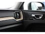 Volvo XC60 2.0 T6 Plug-in hybrid AWD Ultra Dark Luchtvering / Panoramisch schuif-kanteldak / Semi elektrisch wegklapbare trekhaak / Harman Kardon Audio