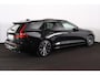 Volvo V60 T8 Recharge AWD Plus Dark - Panorama/schuifdak - IntelliSafe Assist & Surround - 360º Camera - Harman/Kardon audio - Verwarmde voorstoelen, stuur & achterbank - Parkeersensoren voor & achter - Elektr. bedienb. voorstoelen met geheugen - Head up display - Extra getint glas - Inklapbare trekhaak - 18' LMV