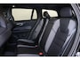 Volvo V60 T8 Recharge AWD Plus Dark - Panorama/schuifdak - IntelliSafe Assist & Surround - 360º Camera - Harman/Kardon audio - Verwarmde voorstoelen, stuur & achterbank - Parkeersensoren voor & achter - Elektr. bedienb. voorstoelen met geheugen - Head up display - Extra getint glas - Inklapbare trekhaak - 18' LMV
