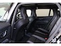 Volvo V60 T8 Recharge AWD Plus Dark - Panorama/schuifdak - IntelliSafe Assist & Surround - 360º Camera - Harman/Kardon audio - Verwarmde voorstoelen, stuur & achterbank - Parkeersensoren voor & achter - Elektr. bedienb. voorstoelen met geheugen - Head up display - Extra getint glas - Inklapbare trekhaak - 18' LMV