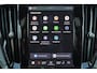 Volvo V60 T8 Recharge AWD Plus Dark - Panorama/schuifdak - IntelliSafe Assist & Surround - 360º Camera - Harman/Kardon audio - Verwarmde voorstoelen, stuur & achterbank - Parkeersensoren voor & achter - Elektr. bedienb. voorstoelen met geheugen - Head up display - Extra getint glas - Inklapbare trekhaak - 18' LMV