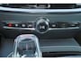 Volvo V60 T8 Recharge AWD Plus Dark - Panorama/schuifdak - IntelliSafe Assist & Surround - 360º Camera - Harman/Kardon audio - Verwarmde voorstoelen, stuur & achterbank - Parkeersensoren voor & achter - Elektr. bedienb. voorstoelen met geheugen - Head up display - Extra getint glas - Inklapbare trekhaak - 18' LMV