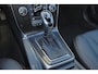 Volvo V40 Cross Country T3 Polar Plus Luxury - Panoramadak - Leder - DAB - Parkeerverwarming - Camera achter - All-Season banden - Climate Control - Cruise Control - Parkeersensoren voor & achter - Keyless Entry - Getint glas v.a. B-stijl - Harman/Kardon - Bluekens onderhouden - 18' LMV 'Metallah'