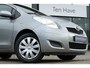 Toyota Yaris 1.3 VVTi Aspiration | Handbediende airconditioning | donkergrijs stoffen bekleding Aspiration-design | 15” wieldoppen ‘Aspiration’ | 2 extra speakers | curtain airbags | knie airbag | verwarmde buiten