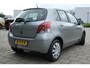 Toyota Yaris 1.3 VVTi Aspiration | Handbediende airconditioning | donkergrijs stoffen bekleding Aspiration-design | 15” wieldoppen ‘Aspiration’ | 2 extra speakers | curtain airbags | knie airbag | verwarmde buiten