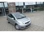 Toyota Yaris 1.3 VVTi Aspiration | Handbediende airconditioning | donkergrijs stoffen bekleding Aspiration-design | 15” wieldoppen ‘Aspiration’ | 2 extra speakers | curtain airbags | knie airbag | verwarmde buiten