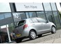 Toyota Yaris 1.3 VVTi Aspiration | Handbediende airconditioning | donkergrijs stoffen bekleding Aspiration-design | 15” wieldoppen ‘Aspiration’ | 2 extra speakers | curtain airbags | knie airbag | verwarmde buiten