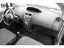 Toyota Yaris 1.3 VVTi Aspiration | Handbediende airconditioning | donkergrijs stoffen bekleding Aspiration-design | 15” wieldoppen ‘Aspiration’ | 2 extra speakers | curtain airbags | knie airbag | verwarmde buiten
