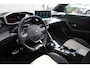 Peugeot e-2008 EV GT Pack 50 kWh | Fase 3 laden | SOH 90,94% | Panorama/schuifdak | Stoelverwarming | All season | 18 Inch | NL auto |