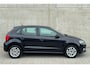 Volkswagen Polo 1.0 First Edition 5D 2014 Zwart AIRCO|CRUISE