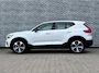 Volvo XC40 2.0 B4 Plus Dark | Trekhaak | Lichtmetalen Velgen 19 inch | All-Season banden | Harman Kardon Audio | Achteruitrijcamera | Parkeersensoren | Keyless Entry | Elektrische Achterklep | Elektrisch Verstelbare Voorstoelen | Stoelverwarming | Google Navigatie | Apple Carplay | Android Auto